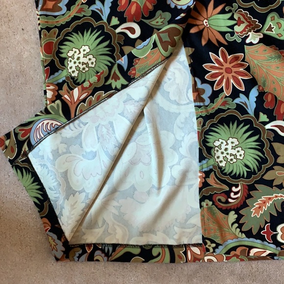 Intriguing Threds floral print maxi skirt. - Picture 4 of 6